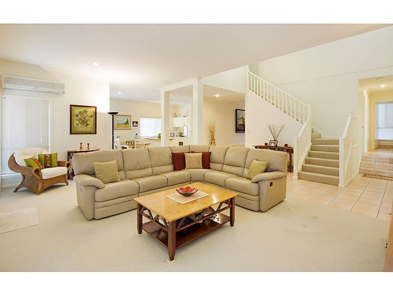 27-29 Buckingham Way, Elanora QLD 4221