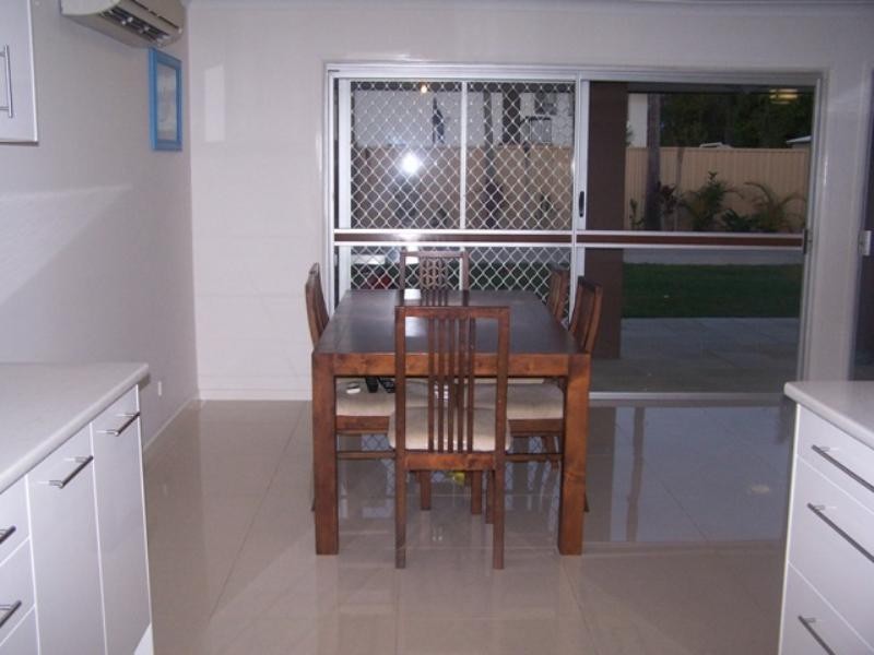 112 Sunshine Boulevard, Mermaid Waters QLD 4218