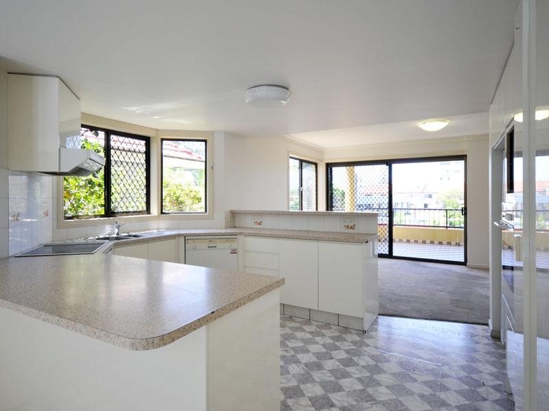 9 Kelly Avenue, Miami QLD 4220