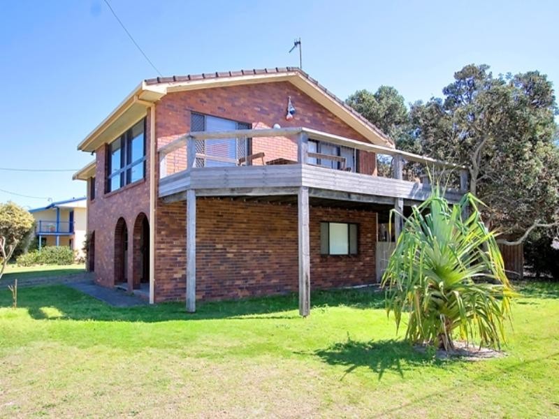 6 Surfside Crescent, Pottsville NSW 2489