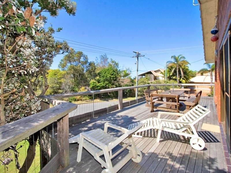 6 Surfside Crescent, Pottsville NSW 2489