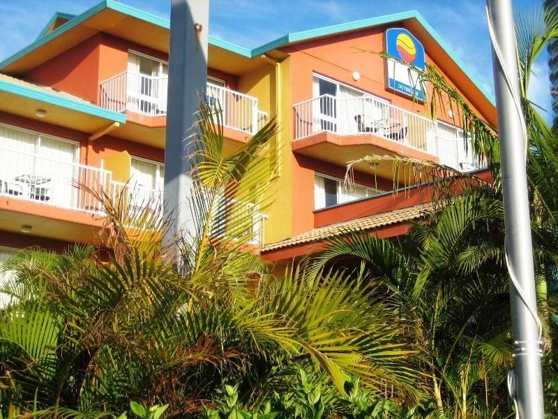 102 ‘Outrigger Suites’, 2007 Gold Coast Highway, Miami QLD 4220