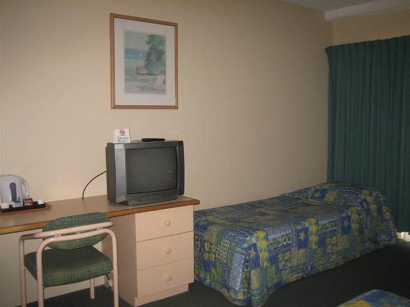 102 ‘Outrigger Suites’, 2007 Gold Coast Highway, Miami QLD 4220