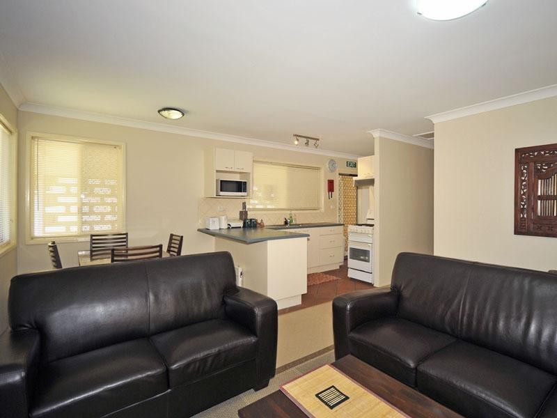 8 Jimmieson Avenue, Labrador QLD 4215