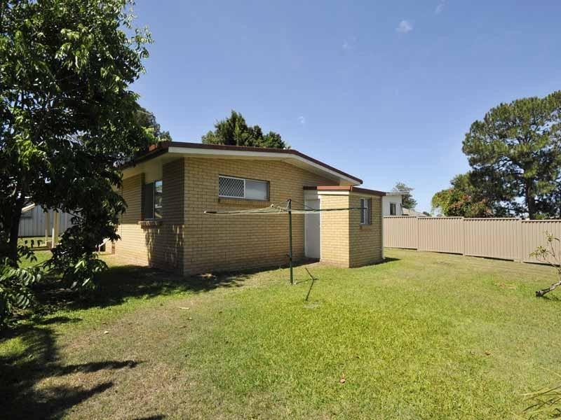 8 Jimmieson Avenue, Labrador QLD 4215