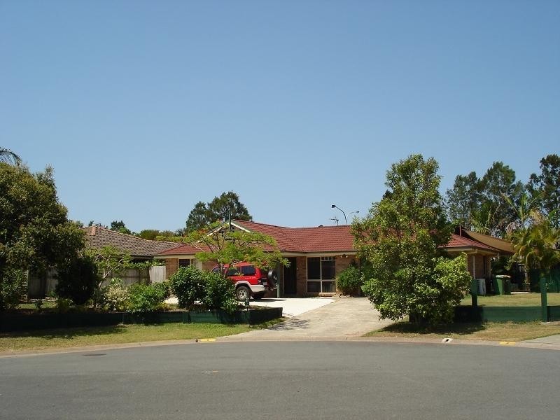 2 Munia Street, Varsity Lakes QLD 4227