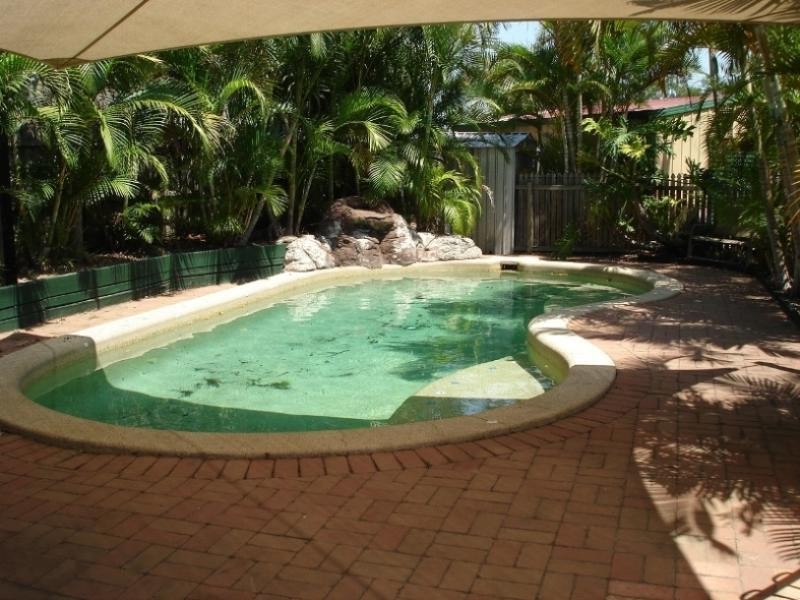 2 Munia Street, Varsity Lakes QLD 4227