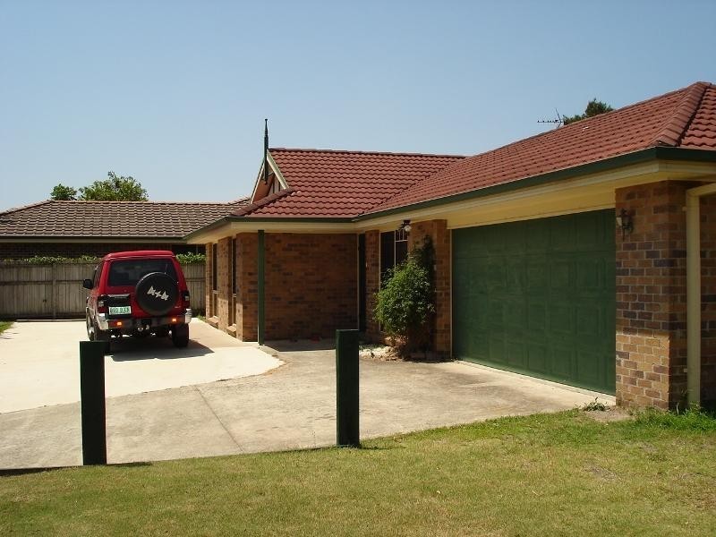 2 Munia Street, Varsity Lakes QLD 4227