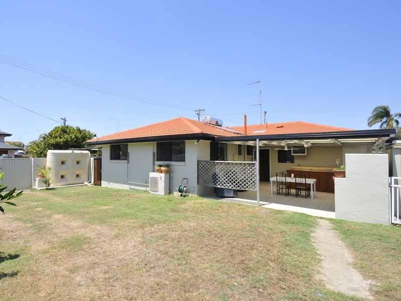 1 Araluen Avenue, Palm Beach QLD 4221