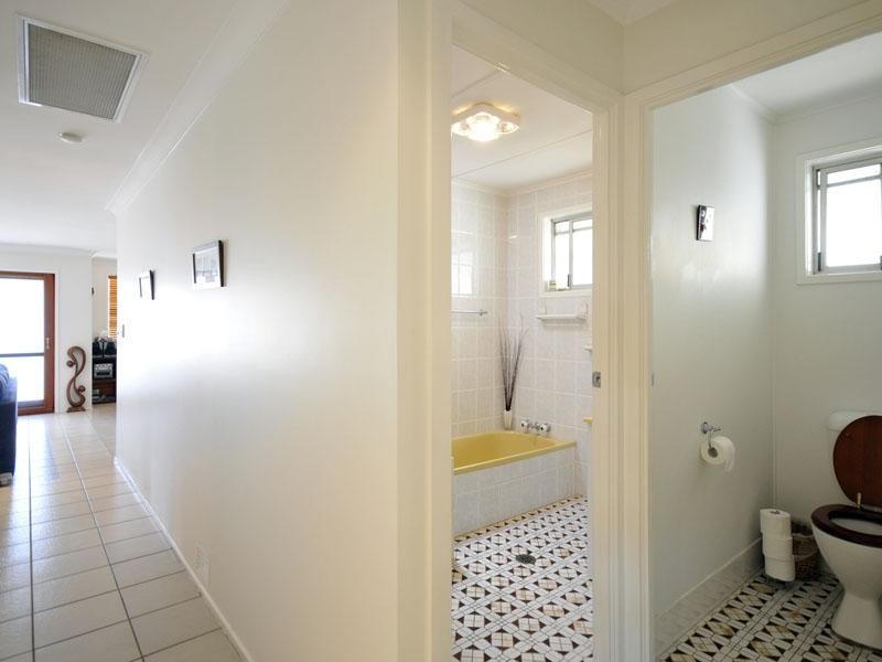 1 Araluen Avenue, Palm Beach QLD 4221