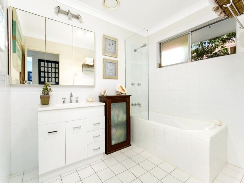 37 Seagull Avenue, Mermaid Beach QLD 4218