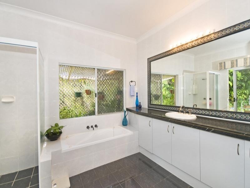 60 Charles Kurz Drive, Worongary QLD 4213