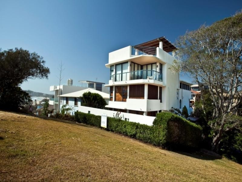 19 Brakes Crescent, Miami QLD 4220