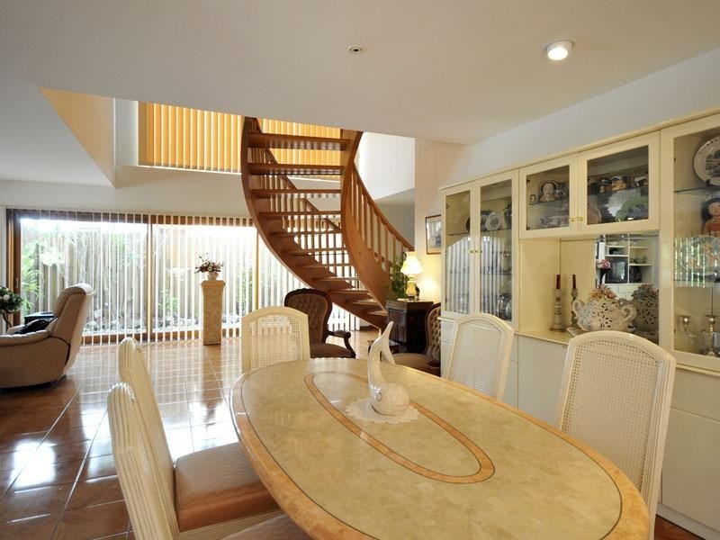 11 Seabeach Avenue, Mermaid Beach QLD 4218