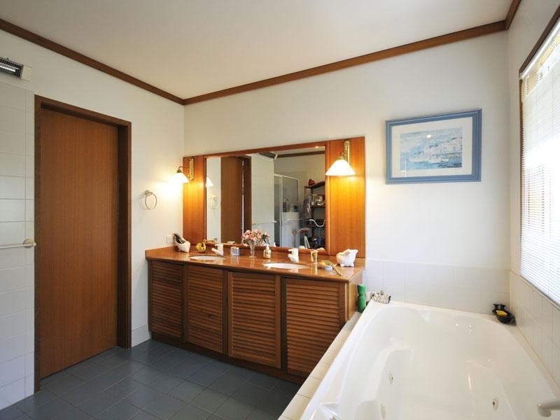 11 Seabeach Avenue, Mermaid Beach QLD 4218