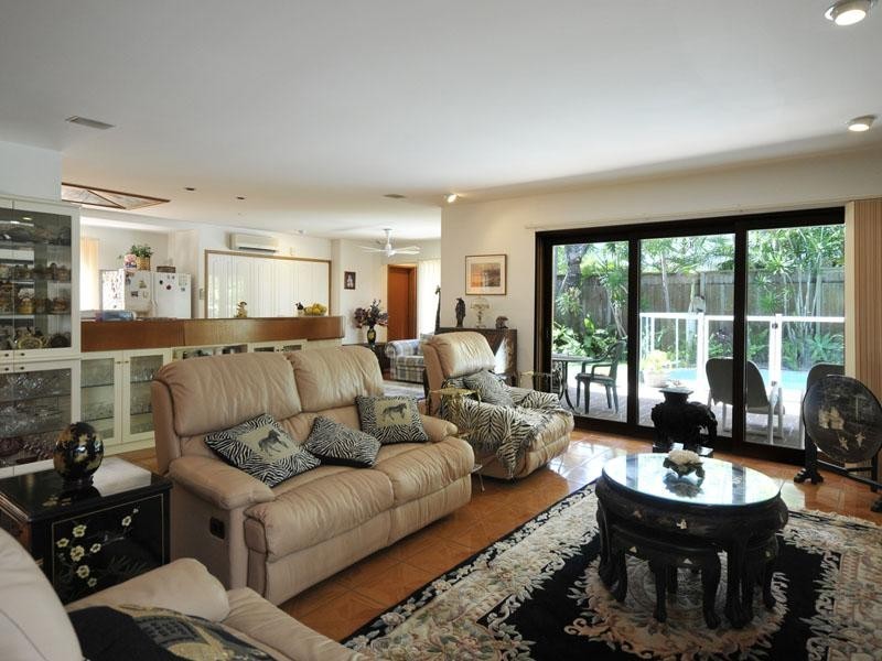 11 Seabeach Avenue, Mermaid Beach QLD 4218