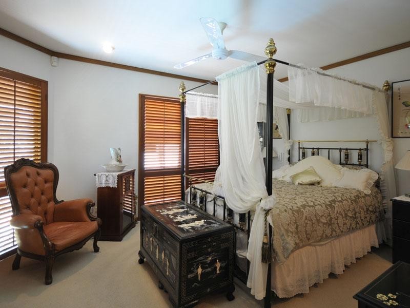 11 Seabeach Avenue, Mermaid Beach QLD 4218