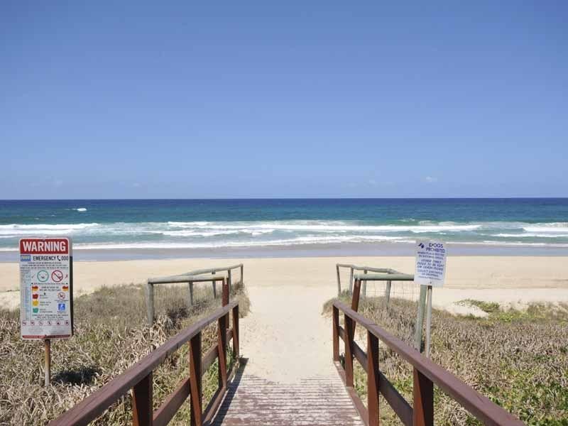 11 Seabeach Avenue, Mermaid Beach QLD 4218