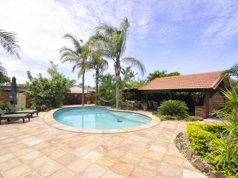 13 Gretel Drive, Mermaid Waters QLD 4218
