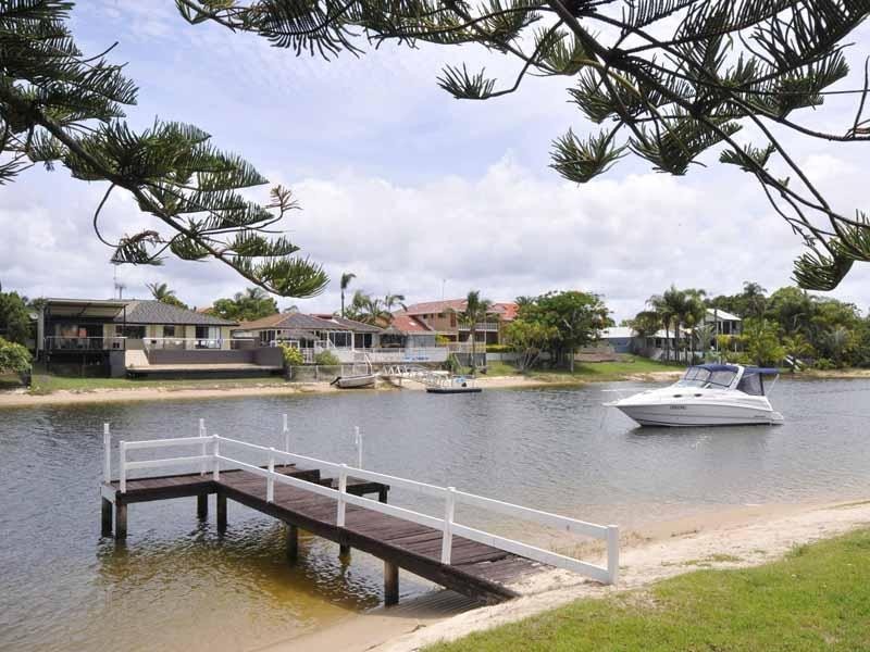 13 Gretel Drive, Mermaid Waters QLD 4218