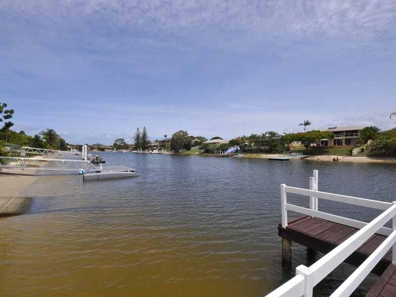 13 Gretel Drive, Mermaid Waters QLD 4218