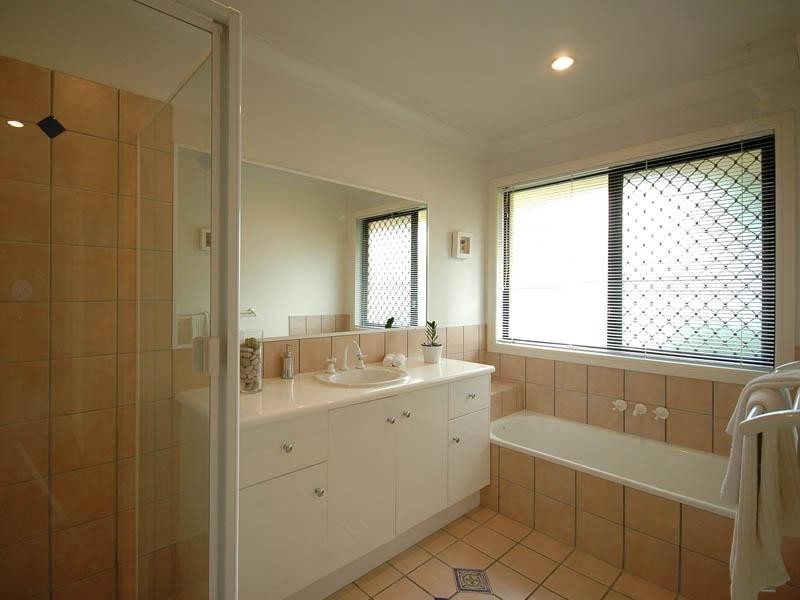 12 Bronzewing Close, Elanora QLD 4221