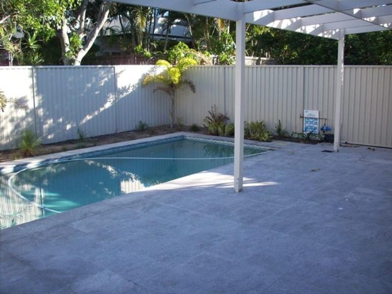 8 Sunbrite Avenue, Mermaid Beach QLD 4218