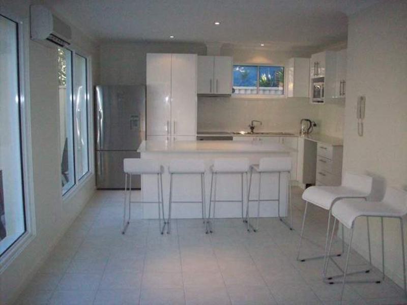 8 Sunbrite Avenue, Mermaid Beach QLD 4218