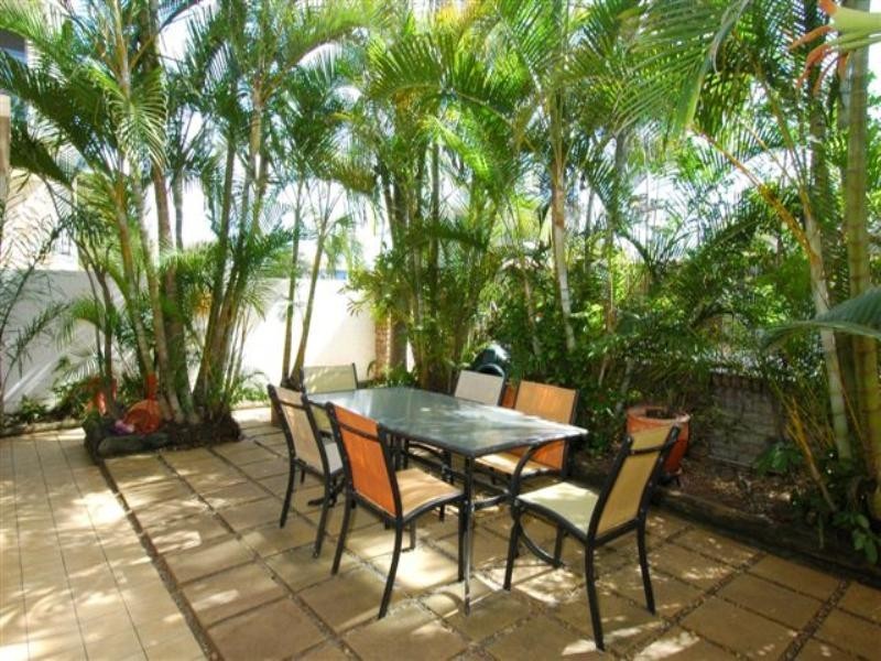 202 Hedges Avenue, Mermaid Beach QLD 4218