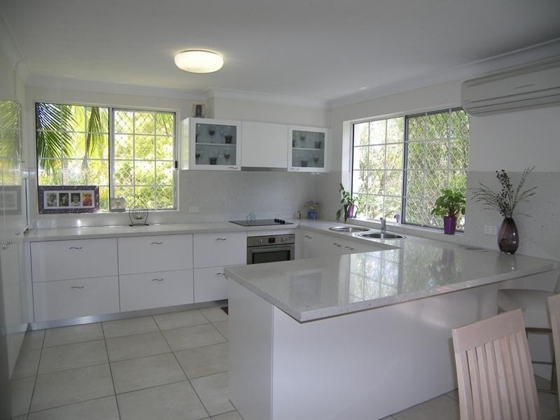 1 ‘Tudor Court’, 32 Burleigh Street, Burleigh Heads QLD 4220