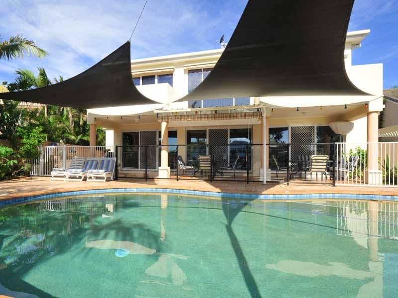 14 Nirvana Court, Runaway Bay QLD 4216