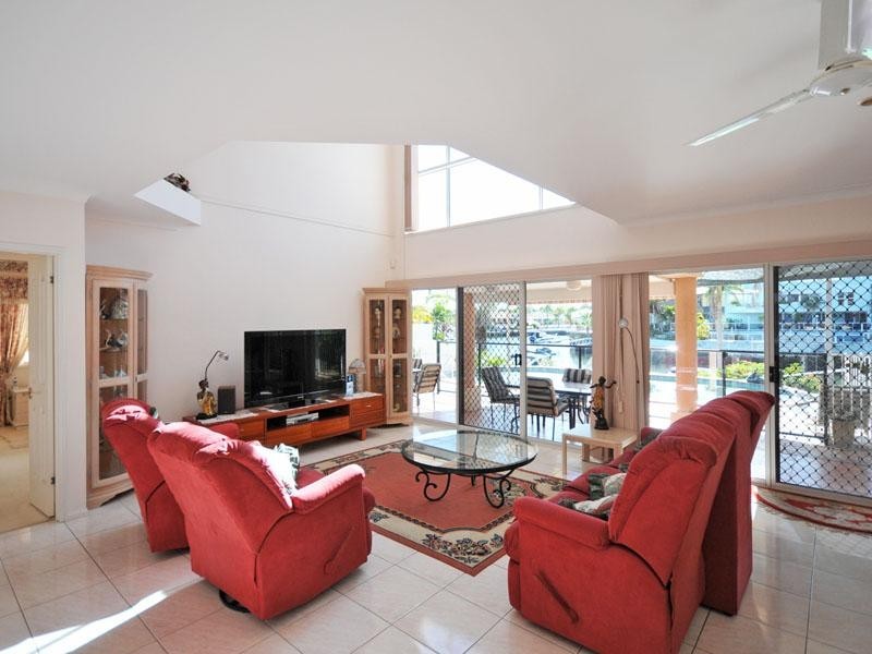 14 Nirvana Court, Runaway Bay QLD 4216