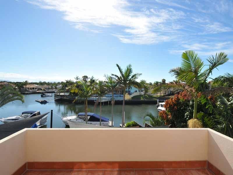 14 Nirvana Court, Runaway Bay QLD 4216