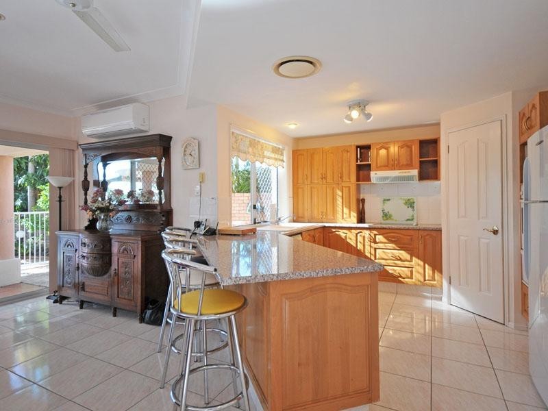 14 Nirvana Court, Runaway Bay QLD 4216