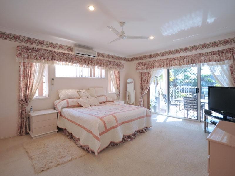 14 Nirvana Court, Runaway Bay QLD 4216