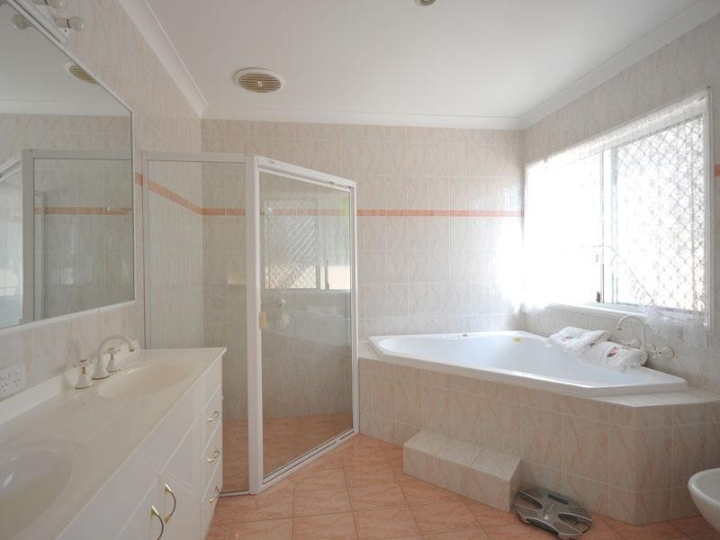 14 Nirvana Court, Runaway Bay QLD 4216