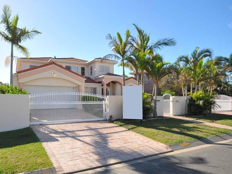 14 Nirvana Court, Runaway Bay QLD 4216