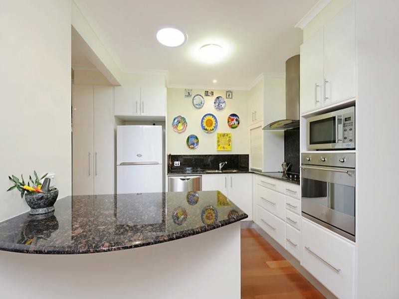 87 Albion Avenue, Miami QLD 4220