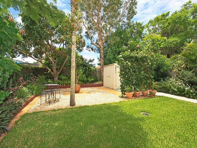 87 Albion Avenue, Miami QLD 4220