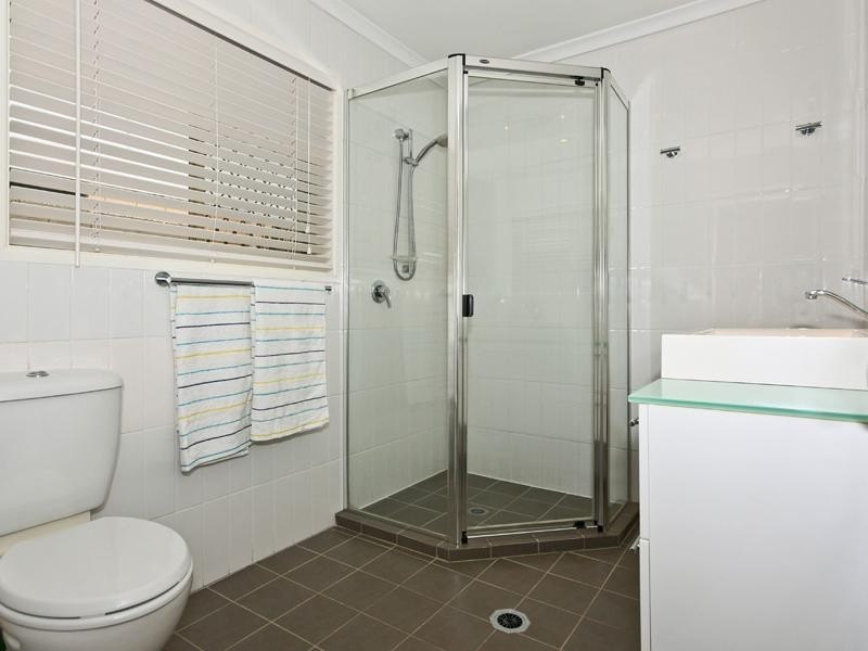 87 Albion Avenue, Miami QLD 4220