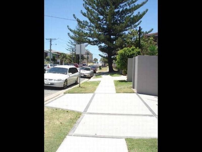 32 Tamborine Street, Mermaid Beach QLD 4218