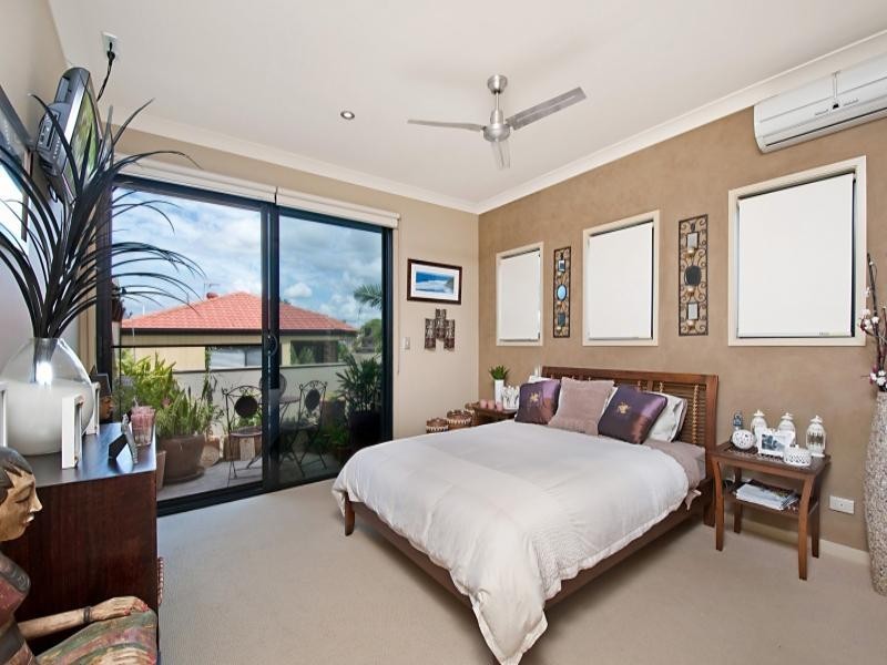 2/40 Chainey Avenue, Miami QLD 4220