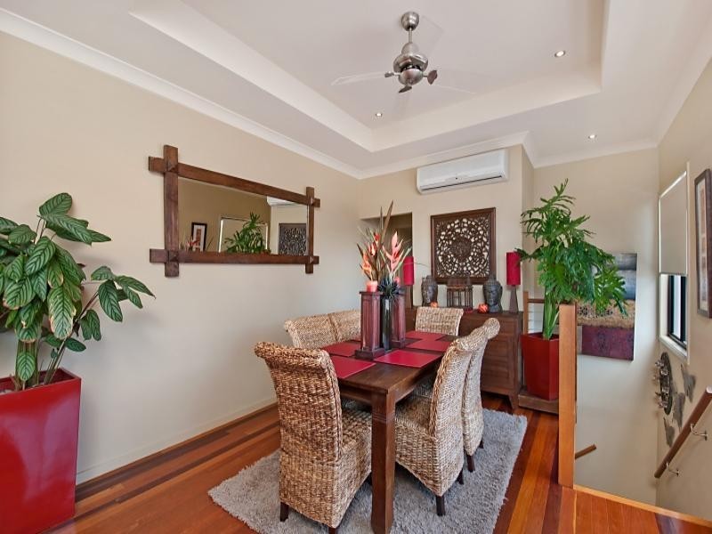 2/40 Chainey Avenue, Miami QLD 4220