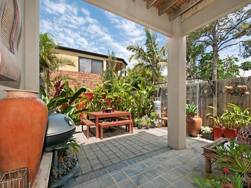 2/40 Chainey Avenue, Miami QLD 4220