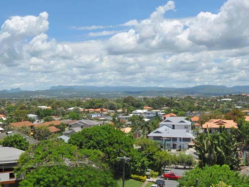 33 Brakes Crescent, Miami QLD 4220
