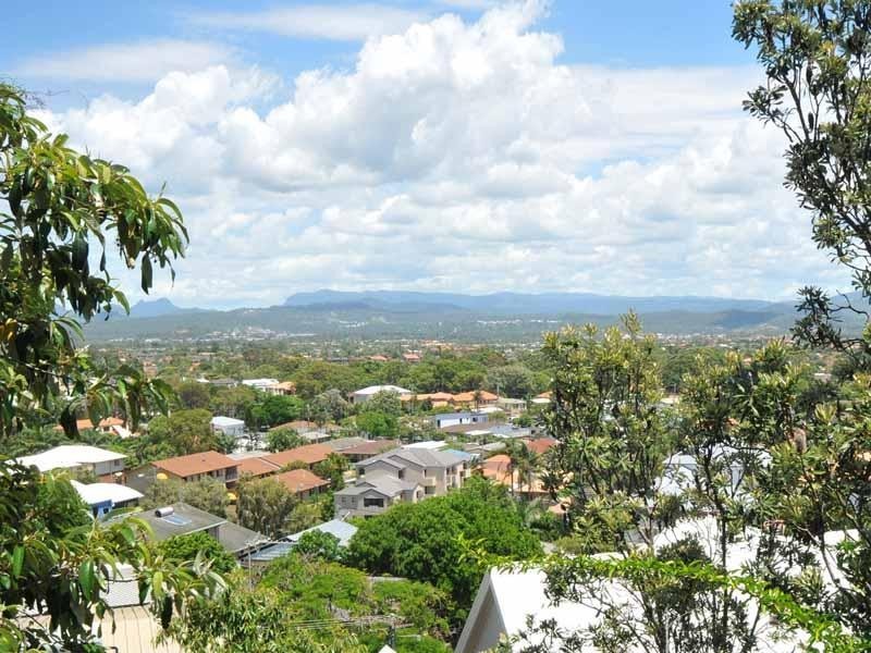 33 Brakes Crescent, Miami QLD 4220