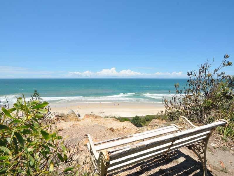 33 Brakes Crescent, Miami QLD 4220
