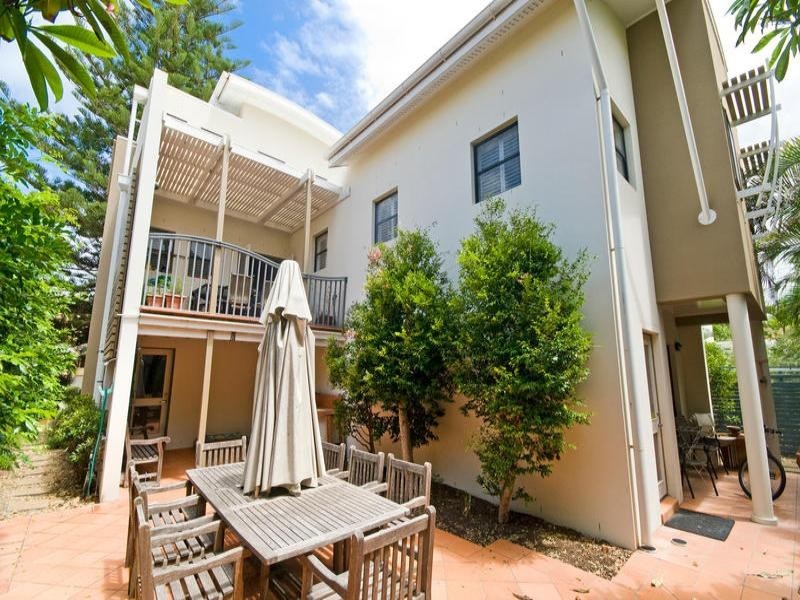 9 Dudley Street, Mermaid Beach QLD 4218