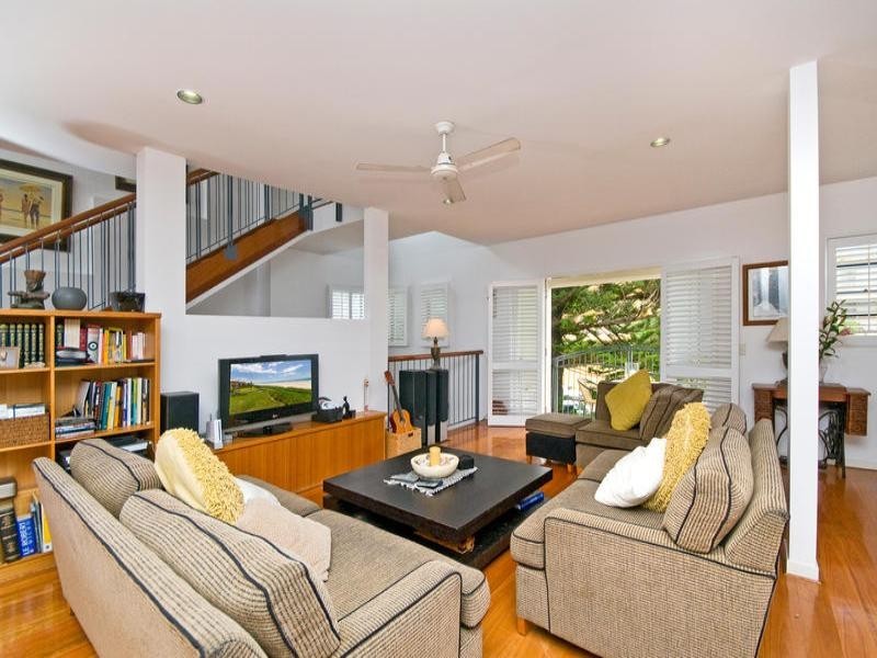 9 Dudley Street, Mermaid Beach QLD 4218