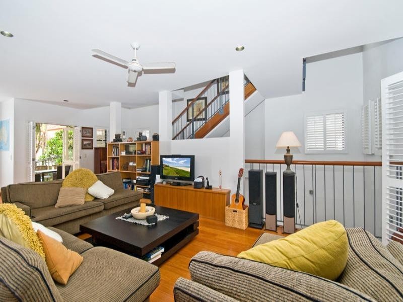 9 Dudley Street, Mermaid Beach QLD 4218